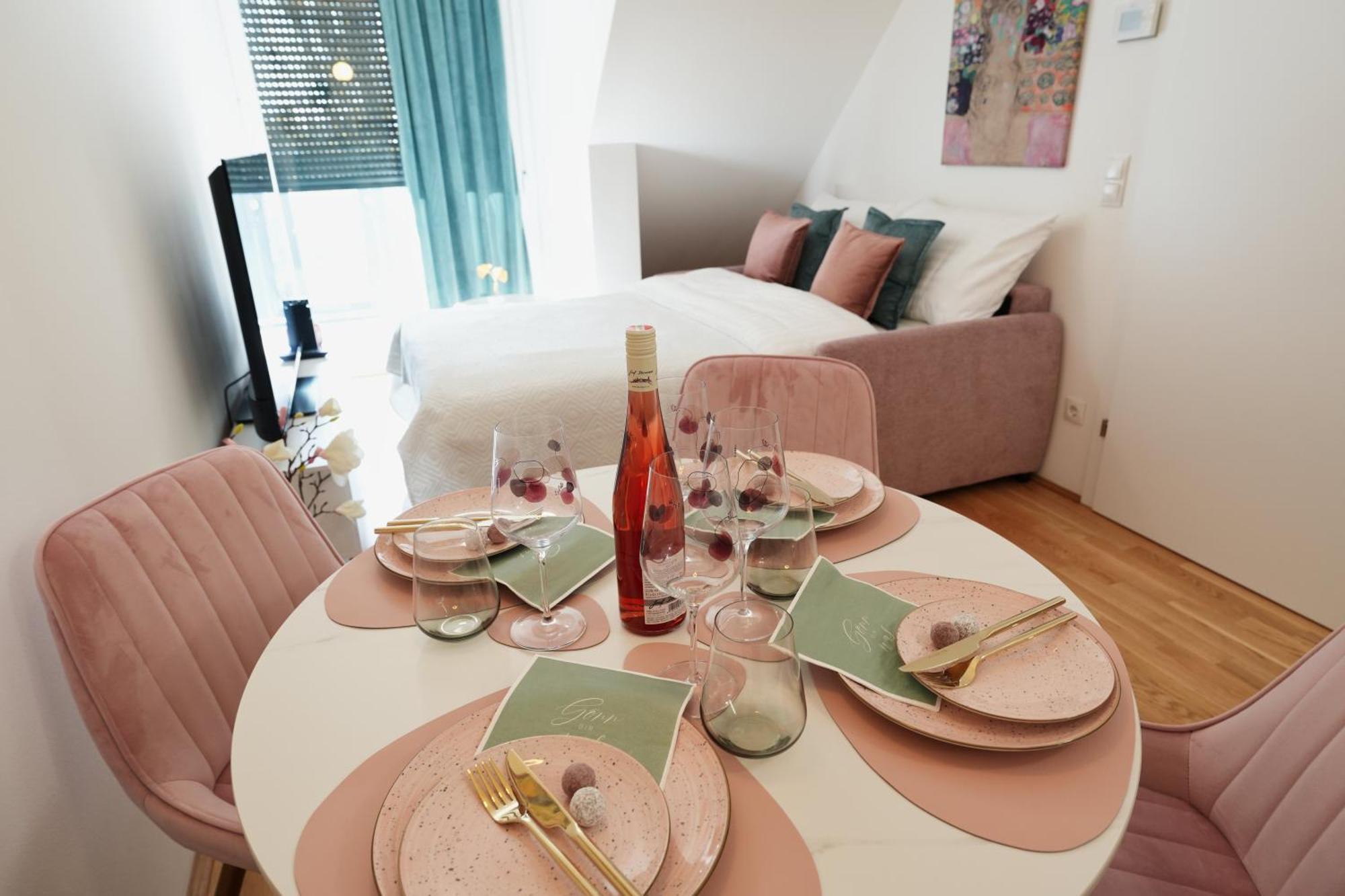 Stay In Style At Carl'S Design Residences - Modern Design Meets Green Comfort L Parking & Perfect Connection To City Center Wien Exteriör bild